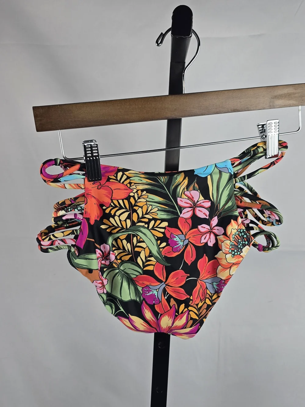 NWT O'Neill Reina Tropical Boulders Swim Bottom Size Medium
